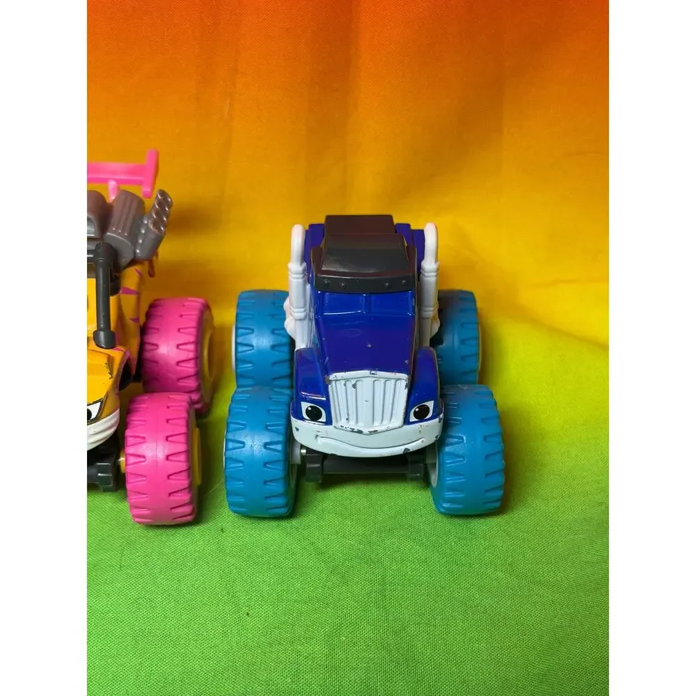 Blaze and the Monster Machines Neon Wheels Trucks